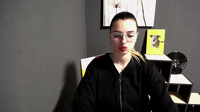 lady olivia  online show from May 21, 2026, 12:24 pm