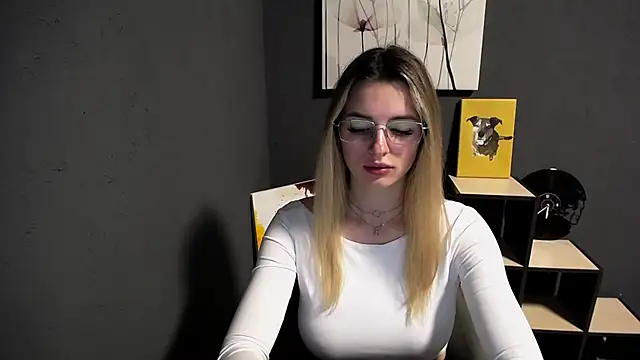 lady olivia  online show from May 9, 2026, 11:46 am
