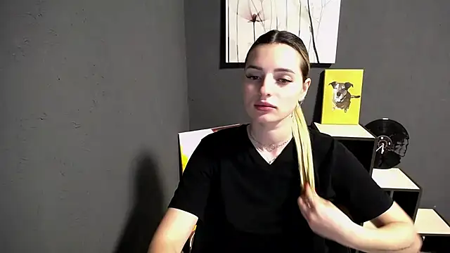 lady olivia  online show from May 12, 2026, 4:13 pm