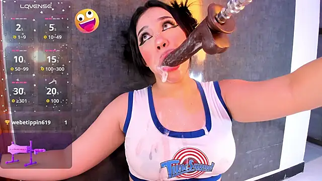 Snapshot of emy_evie chatting on October 4, 2025, 8:10 pm emy evie online show from October 4, 2025, 8:10 pm