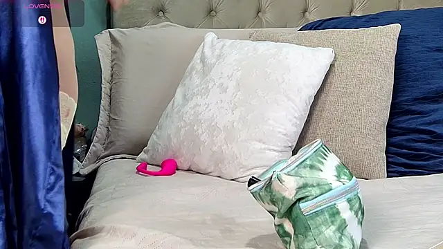 yanella fire online show from October 25, 2025, 11:09 am