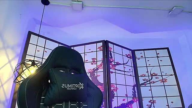 Victoria Adams14 online show from November 12, 2025, 7:01 am