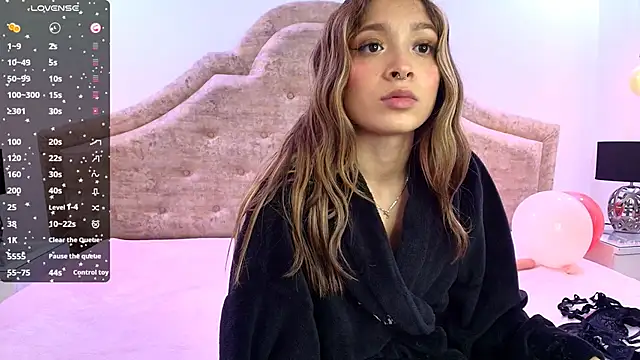 Snapshot of Victoria_Adams14 chatting on March 14, 2025, 6:18 pm Victoria Adams14 online show from March 14, 2025, 6:18 pm