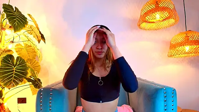 Snapshot of Victoria_Adams14 chatting on March 18, 2025, 11:55 am Victoria Adams14 online show from March 18, 2025, 11:55 am