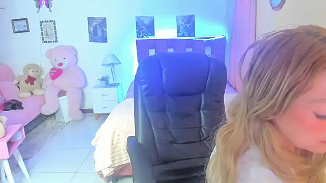 Snapshot of arisha_katy1 chatting on October 17, 2025, 10:11 pm arisha katy1 online show from October 17, 2025, 10:11 pm