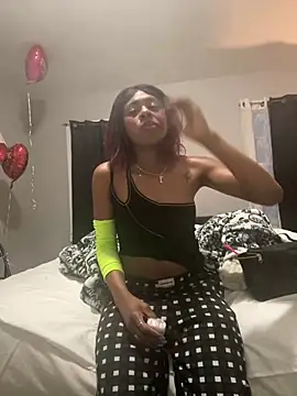 Snapshot of CamGirlLeanna chatting on February 14, 2025, 12:30 am CamGirlLeanna online show from February 14, 2025, 12:30 am