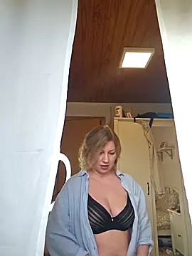 zarina3003 online show from February 19, 2026, 8:44 am