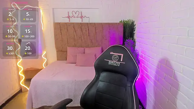 Snapshot of Chiara_tay chatting on September 22, 2025, 7:09 pm Chiara tay online show from September 22, 2025, 7:09 pm