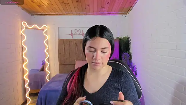 Snapshot of Chiara_tay chatting on October 9, 2025, 7:25 pm Chiara tay online show from October 9, 2025, 7:25 pm