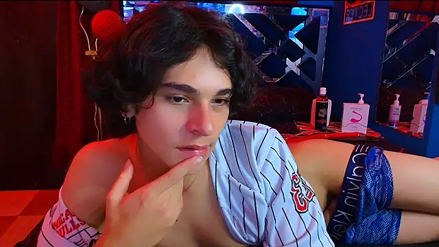 Snapshot of Luke_Howland chatting on March 1, 2025, 6:35 am Luke Howland online show from March 1, 2025, 6:35 am