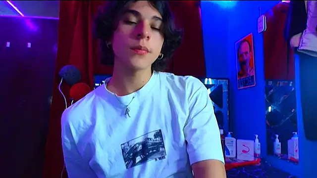 Snapshot of Luke_Howland chatting on February 28, 2025, 9:23 pm Luke Howland online show from February 28, 2025, 9:23 pm