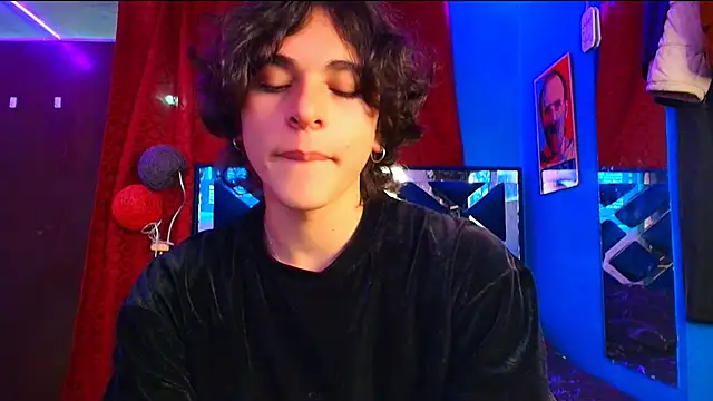 Snapshot of Luke_Howland chatting on March 3, 2025, 11:14 pm Luke Howland online show from March 3, 2025, 11:14 pm