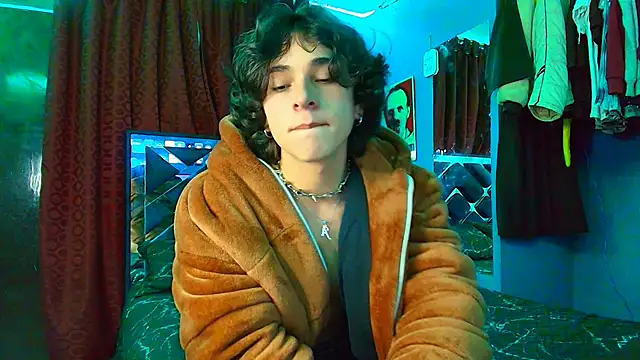 Snapshot of Luke_Howland chatting on March 14, 2025, 10:05 pm Luke Howland online show from March 14, 2025, 10:05 pm