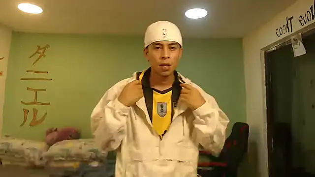 danielitopapuu online show from July 15, 2026, 4:19 am