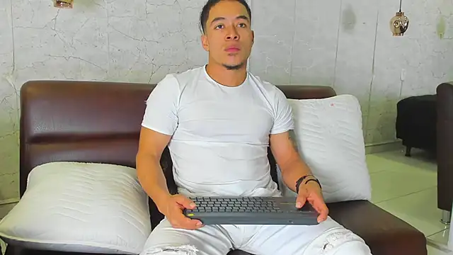 Bryson Collins  online show from February 7, 2025, 11:12 am