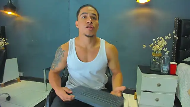 Bryson Collins  online show from March 7, 2025, 11:07 am
