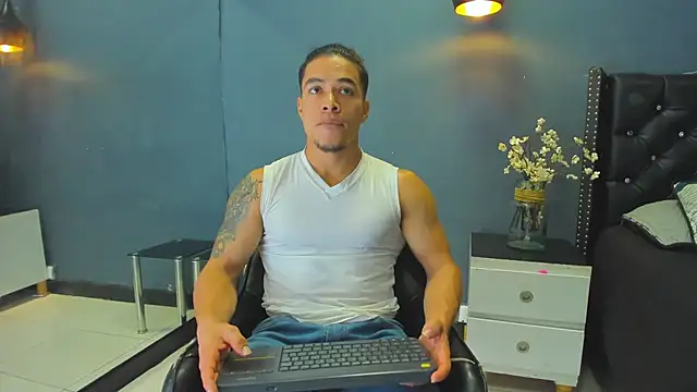 Bryson Collins  online show from February 19, 2025, 11:17 am