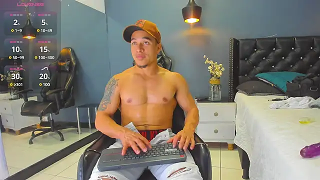 Bryson Collins  online show from February 10, 2025, 2:16 pm