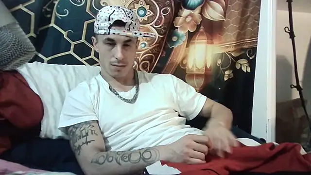 Snapshot of --D-a-D-D-y- chatting on October 21, 2025, 9:47 pm --D-a-D-D-y- online show from October 21, 2025, 9:47 pm