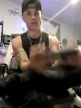 Snapshot of --D-a-D-D-y- chatting on September 19, 2025, 2:21 pm --D-a-D-D-y- online show from September 19, 2025, 2:21 pm