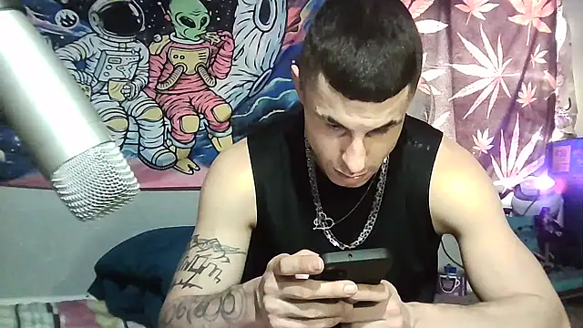 Snapshot of --D-a-D-D-y- chatting on October 13, 2025, 9:38 pm --D-a-D-D-y- online show from October 13, 2025, 9:38 pm