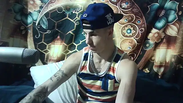 Snapshot of --D-a-D-D-y- chatting on October 17, 2025, 9:38 pm --D-a-D-D-y- online show from October 17, 2025, 9:38 pm