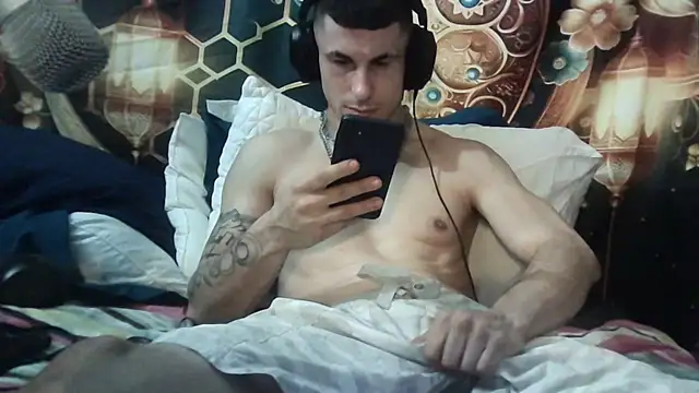 Snapshot of --D-a-D-D-y- chatting on October 30, 2025, 11:01 pm --D-a-D-D-y- online show from October 30, 2025, 11:01 pm