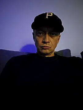 Snapshot of McdyllanXX chatting on February 5, 2025, 12:31 am McdyllanXX online show from February 5, 2025, 12:31 am