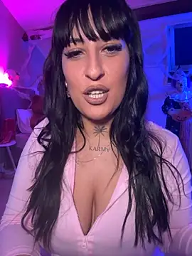 Snapshot of CarolaDrago chatting on November 1, 2025, 4:19 am CarolaDrago online show from November 1, 2025, 4:19 am