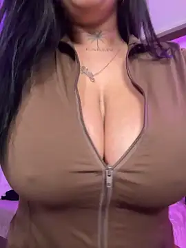 Snapshot of CarolaDrago chatting on October 26, 2025, 5:19 am CarolaDrago online show from October 26, 2025, 5:19 am