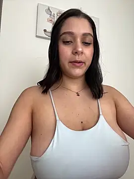 SophiaLaurens online show from February 7, 2026, 8:50 pm