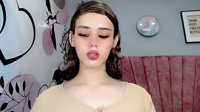 ValeriaAguilar online show from December 7, 2024, 5:37 pm