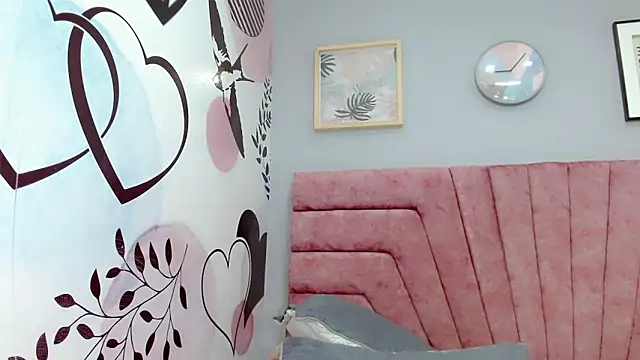 ValeriaAguilar online show from January 3, 2025, 8:11 pm