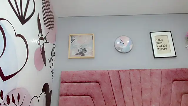ValeriaAguilar online show from January 4, 2025, 7:23 pm