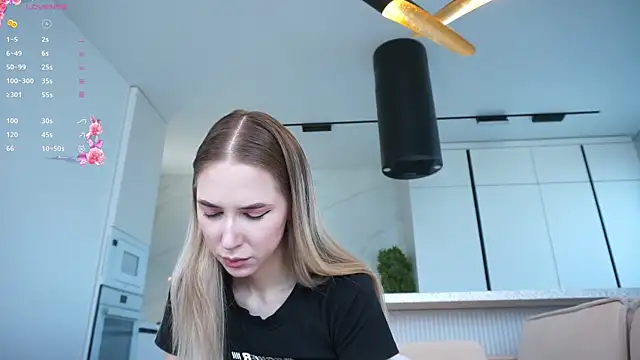 Snapshot of heidas_dream chatting on September 22, 2025, 6:19 am heidas dream online show from September 22, 2025, 6:19 am