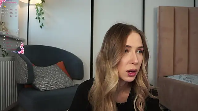 Snapshot of heidas_dream chatting on October 8, 2025, 6:26 am heidas dream online show from October 8, 2025, 6:26 am