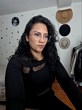 Snapshot of Thaliacooper_ chatting on October 19, 2025, 1:52 am Thaliacooper online show from October 19, 2025, 1:52 am