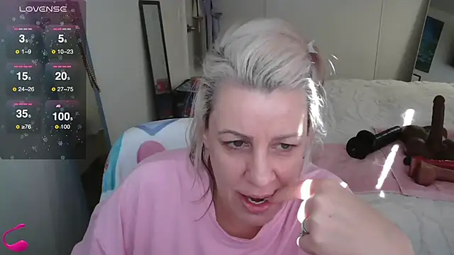 Snapshot of VegasDani chatting on January 12, 2025, 9:19 pm VegasDani online show from January 12, 2025, 9:19 pm