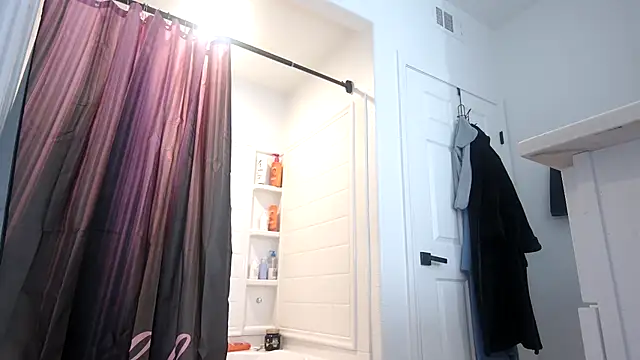 QueenLolaX online show from February 11, 2026, 12:32 am