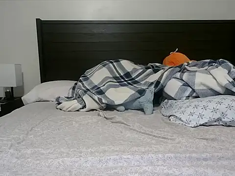 QueenLolaX online show from December 22, 2025, 6:02 am