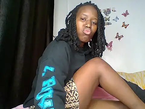 Snapshot of Oliviia_ chatting on October 3, 2025, 5:25 pm Oliviia online show from October 3, 2025, 5:25 pm