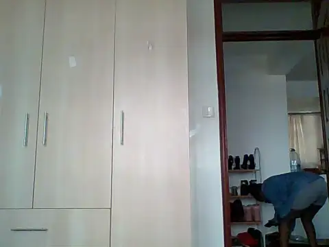 Snapshot of Oliviia_ chatting on October 11, 2025, 10:05 am Oliviia online show from October 11, 2025, 10:05 am