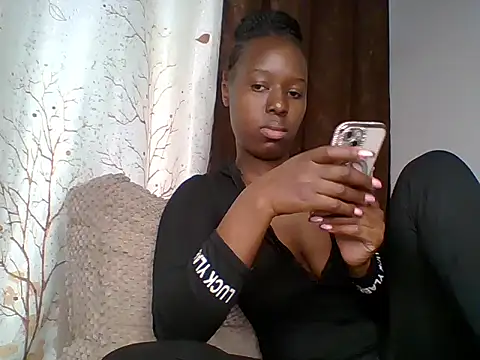 Snapshot of Oliviia_ chatting on October 27, 2025, 7:42 am Oliviia online show from October 27, 2025, 7:42 am