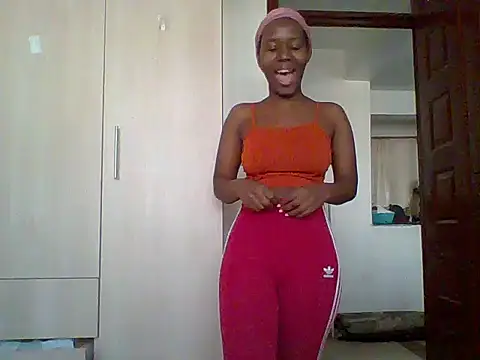 Snapshot of Oliviia_ chatting on October 1, 2025, 6:18 am Oliviia online show from October 1, 2025, 6:18 am