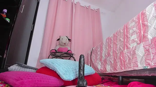 msschloee  online show from February 18, 2025, 10:25 pm