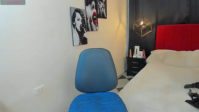 Megan Do Santos online show from February 8, 2025, 8:21 pm