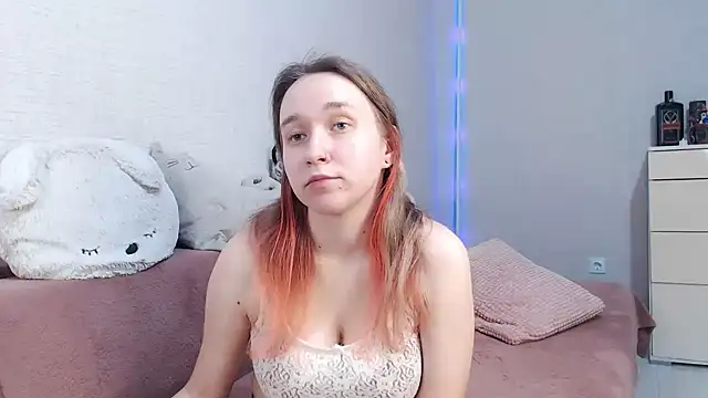 lovely hayley online show from April 8, 2026, 8:43 pm