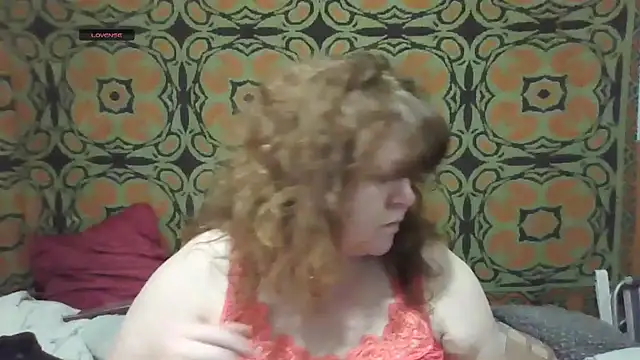 Snapshot of RoseRed69 chatting on October 20, 2025, 1:29 am RoseRed69 online show from October 20, 2025, 1:29 am