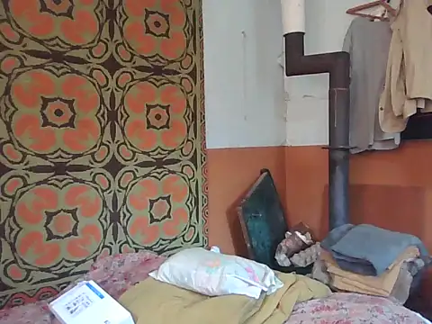 Snapshot of RoseRed69 chatting on September 24, 2025, 9:49 am RoseRed69 online show from September 24, 2025, 9:49 am