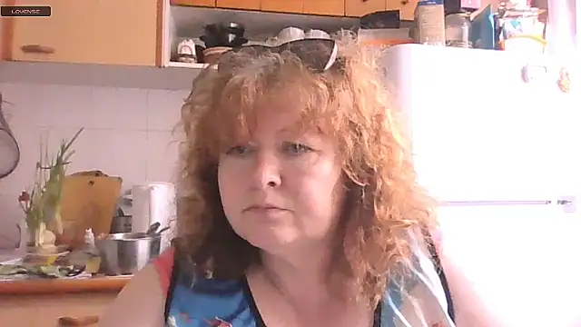 RoseRed69 online show from May 28, 2026, 4:09 am